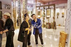 <b>词讼春秋雕刻“木业之都”新华章木韵墨喷鼻擘</b>